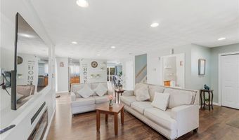 61 Metropolitan Ave, Cranston, RI 02920