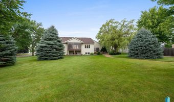 304 S Country Club Ave, Brandon, SD 57005