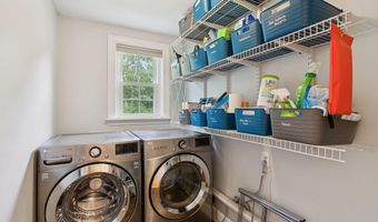 2 Winsome Lea Rd, Falmouth, ME 04105