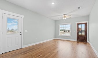 596 Beach Rd, Baxley, GA 31513