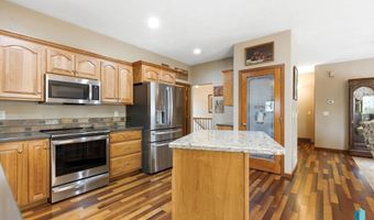 1609 S Locust Ave, Brandon, SD 57005