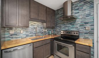 236 Hillcrest Blvd, Ballwin, MO 63021