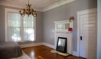 66 Weaver St, Baxley, GA 31513