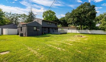 4 N327 7th Ave, Addison, IL 60101