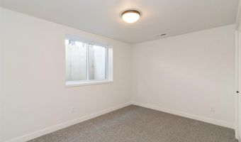 768 Clover Hill Dr, North Liberty, IA 52317