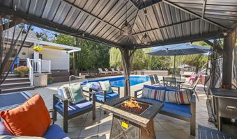 28 W Park Ave, Belford, NJ 07718