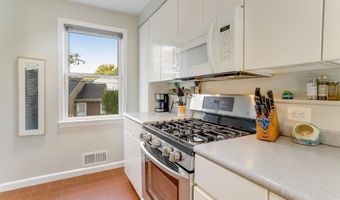 2700 N DINWIDDIE St N, Arlington, VA 22207