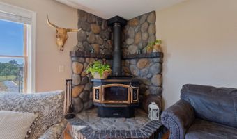 17962 Coyote Ln, Anderson, CA 96007