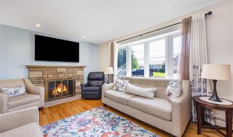 37 New Point Pl, Amityville, NY 11701