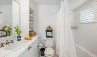1586 Mokulua Dr, Kailua, HI 96734