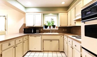 2804 N McMillan Ave, Bethany, OK 73008