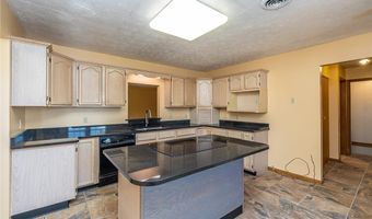 1260 Meadowview Ln, Amherst, OH 44001