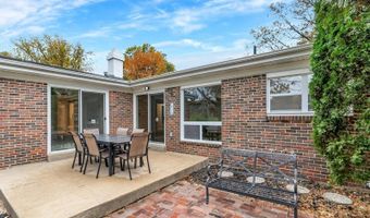 436 Coronado Dr, Ballwin, MO 63011