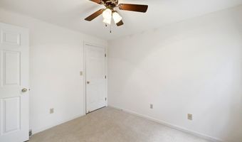 2 Mansion Woods Dr B, Agawam, MA 01001
