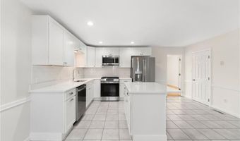 704 Fairway Dr 704, Middletown, RI 02842