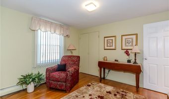 17 Woodview Dr, Cranston, RI 02920