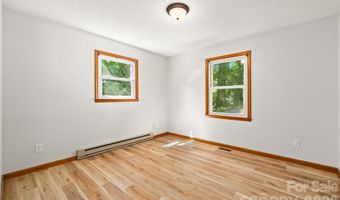 33 Baker Dr, Asheville, NC 28806
