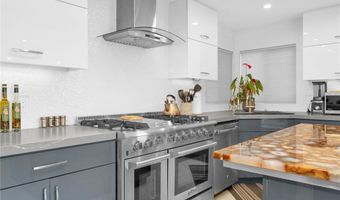 109 S Eucalyptus Dr, Anaheim, CA 92808