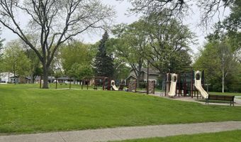 21 N Waterman Ave, Arlington Heights, IL 60004