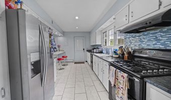 42 Sugarloaf Ln, Bangor, ME 04401