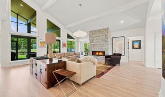 2104 Golfview Dr, Auburn, IN 46706