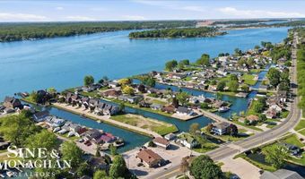 2122 Michigan St, Algonac, MI 48001