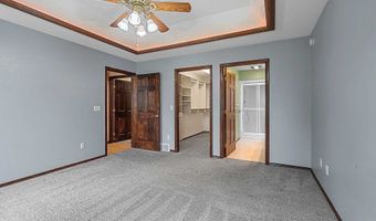 923 W WINDTREE Dr, Appleton, WI 54914