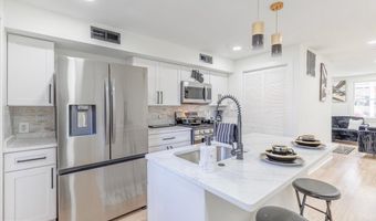 4702 MEADE St NE, Washington, DC 20019