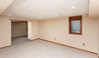 3814 Brookdale Ave, Ames, IA 50010