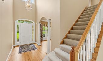 815 Centerville Trl, Aurora, OH 44202