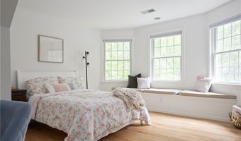 125 Fernwood Dr, East Greenwich, RI 02818