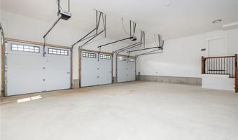 35 Beech Crest Rd, East Greenwich, RI 02818