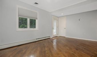 18 Central Ave, Amityville, NY 11701