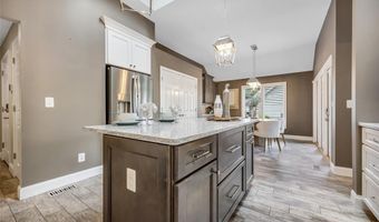 924 Forest Lake Ct, Ballwin, MO 63021