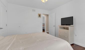 32 Bowline St, Beachwood, NJ 08722