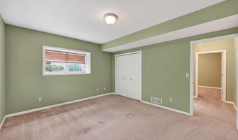 500 Glen Hollow Cir, Aurora, OH 44202