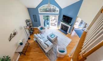 8 Hollyhock Knoll Ct 8, Bourne, MA 02532