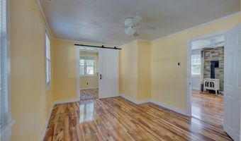 33 Spruce Ln, Bristol, RI 02809