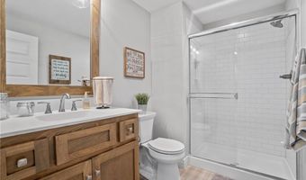 4313 Lakeview Ter, Basehor, KS 66007