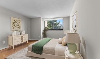 1101 S ARLINGTON RIDGE Rd 214, Arlington, VA 22202