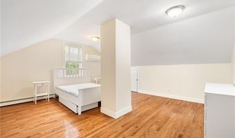 7 Marsh St, Newport, RI 02840