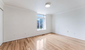1763 S HAYES St 2, Arlington, VA 22202