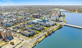 306 Deal Lake Dr 40, Asbury Park, NJ 07712