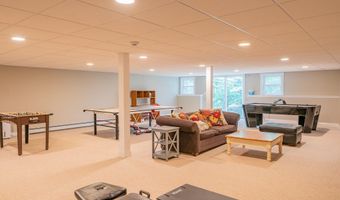 24 Surrey Ln, Falmouth, ME 04105