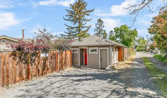 746 C St, Ashland, OR 97520