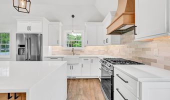 20 Depalma Ln, Danbury, CT 06811