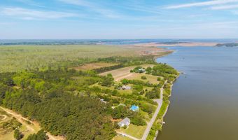 126 Narrow Shore Rd, Aydlett, NC 27916