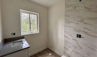 92 Long Shores Dr, Barrington, NH 03825