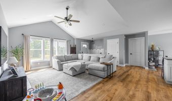 26 Knoll Crest Dr, Bangor, ME 04401