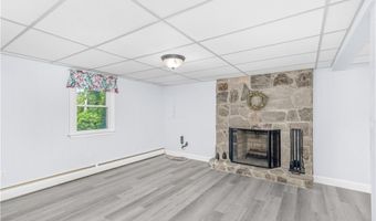82 Hope Rd, Cranston, RI 02921